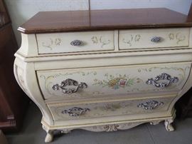 WHITE BOMBAY CHEST
