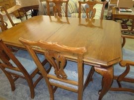 QUEEN ANNE DINING TABLE AND SIX CHAIRS
ETHAN ALLEN
