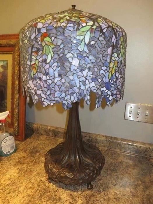 TIFFANY INSPIRED WISTERIA STAINED GLASS LAMP
