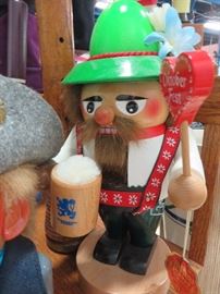 OCTOBERFEST  NUTCRACKER   STEINBACK 
