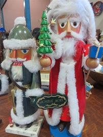   NUTCRACKER   GREEN SANTA  MADE IN GERMANY
  JOYEUX NOEL PERE NOEL NUTCRACKER   STEINBACK 

