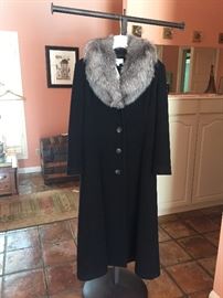 Wool and Cashmere coat with sumptuous Fox collar
