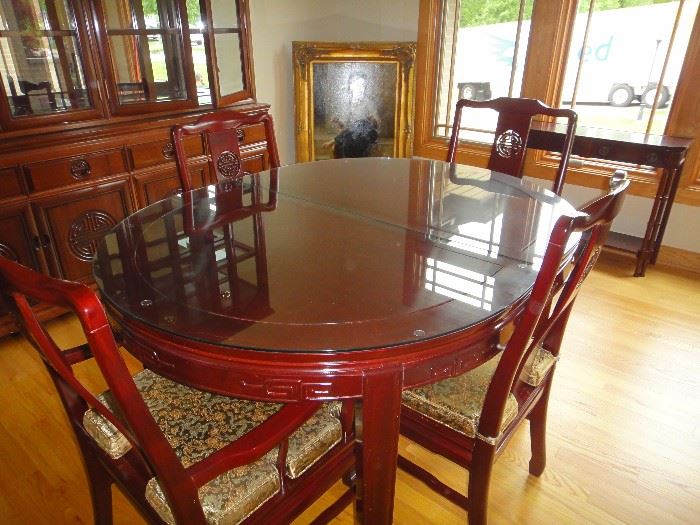 Dining room table  8 chairs and 2 leaves 