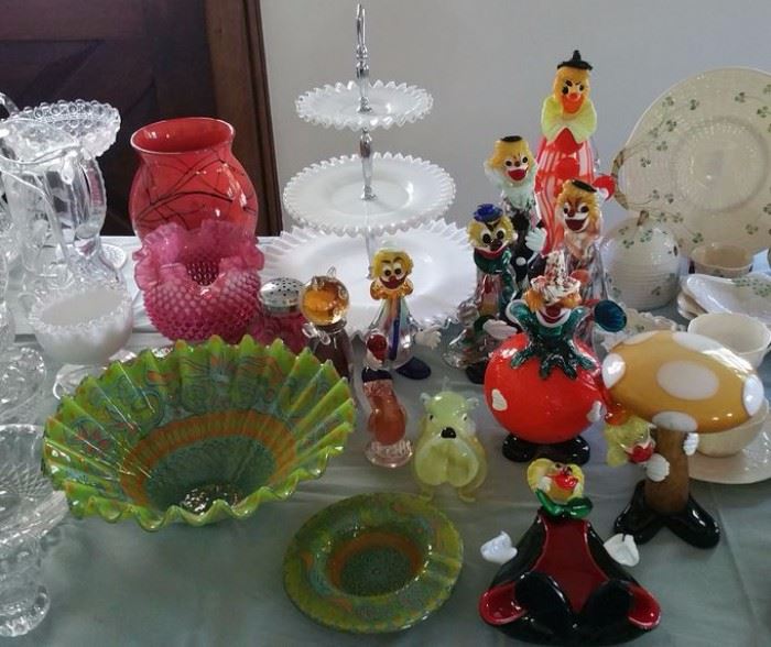 Fenton Silver Crest 3-tier, other Fenton glass including a Hanging Heart vase and Daisy and Fern shaker and lamp, Murano glass clowns and figures.