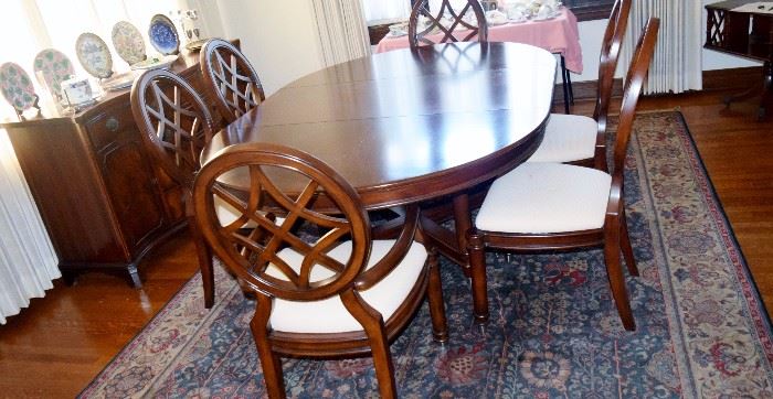 newer ,great condition,dining table and chairs