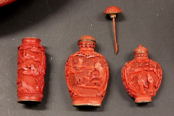 carved snuff bottles - Asian lacquer / cinnabar
