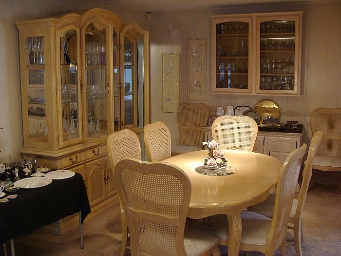 Excellent overall condition dining table and 8 chairs, with matching China hutch