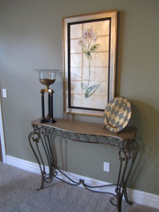 SIDE TABLE AND DECOR