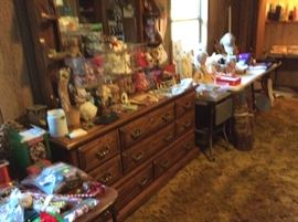 Dresser with mirror - lots of collectibles