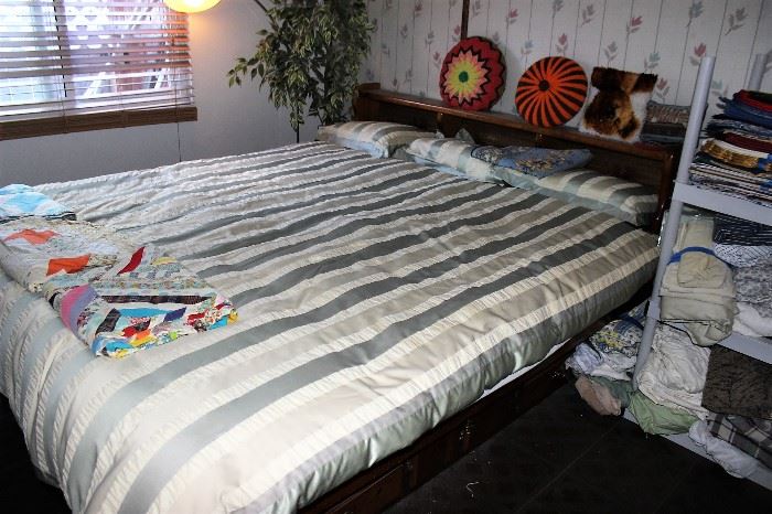 King size water bed