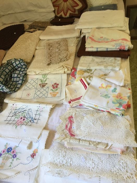 Table clothes, runners, napkins and doilies