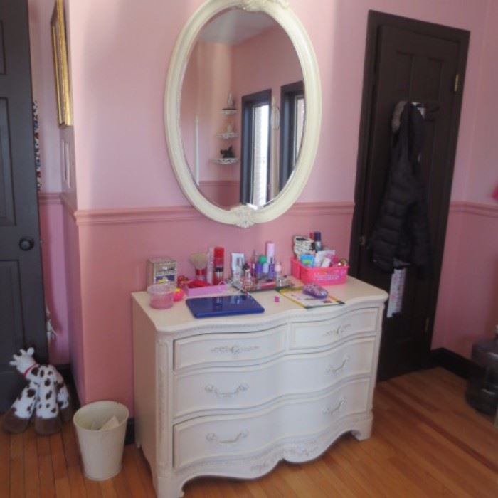 Moving Sale Inside Private Home in Whitestone, NY starts on 5/27/2017