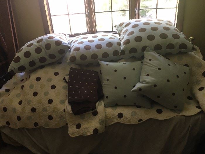 Daybed or twin spread & pillows, dot pattern
