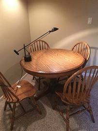 Round table with 4 chairs, includes 2 leaves