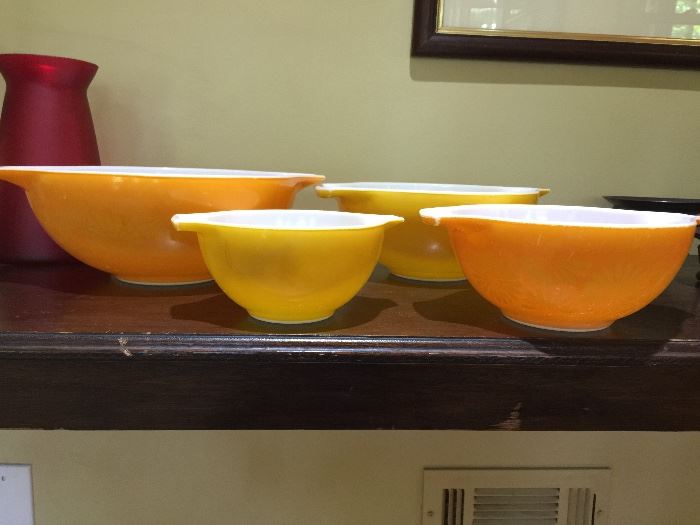 Vintage Pyrex orange and yellow bowls