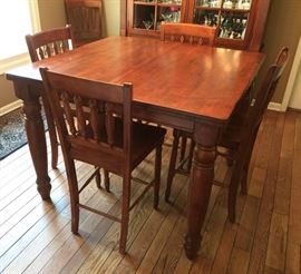 Butterfly Leaf Table w/ 8 Chairs and Table Pads. Very Nice, Quality Set.