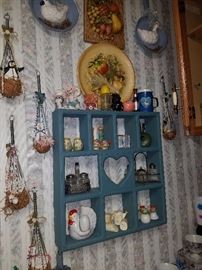 Decorative wooden shelf, salt/pepper shakers, and other décor.