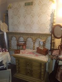 Poster bed (full) & bedside table