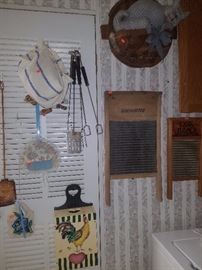 Washboards and other décor 