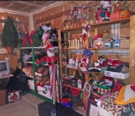 Told ya there was tons o Christmas!