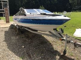 1988 Bayliner Capri 17' Boat & Escort Trailer