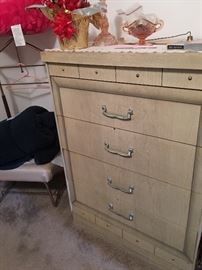Mid Century MCM Bedroom Furniture; Chest of Drawers