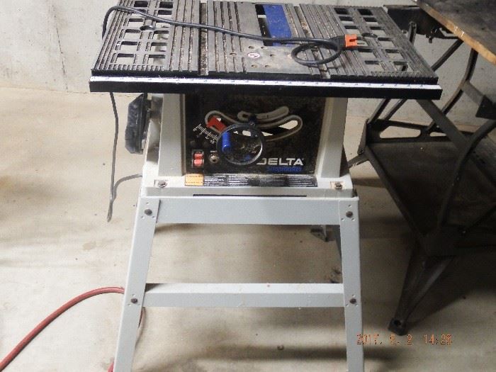 Delta Shopmaster 10" Motorized Bench Saw $ 100.00 off/on switch not working but does work