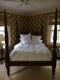 Mahogany pineapple bed