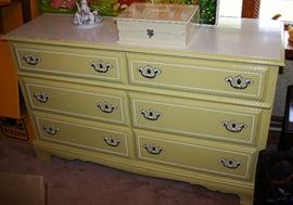 Bassett 6 Drawer Dresser