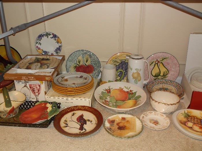 Assorted serving pieces