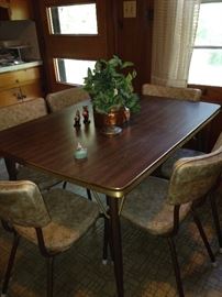 Vintage breakfast table/6 chairs