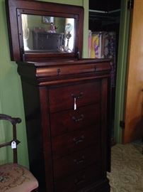 Five drawer chest with lift top