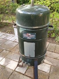 Grand Mac Triple Crown charcoal smoker & grill