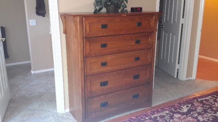 5 drawer dresser to match Bed and night tables.