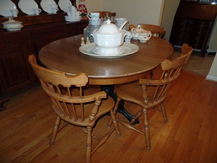 Kitchen table w/ Wrought Iron Pedestal and/5 chairs