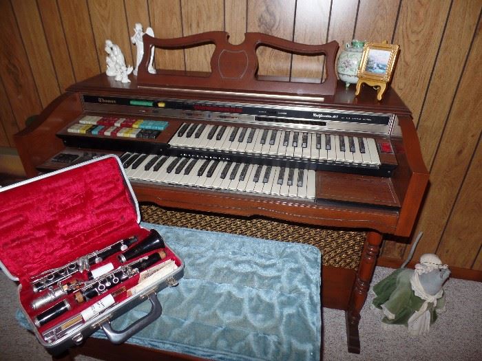 Thomas Electric organ
