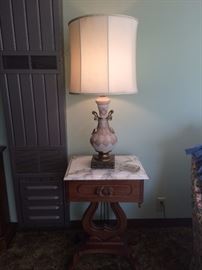 Beautiful side table, vintage lamp