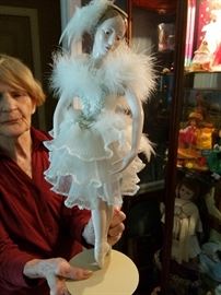 Anna Pavlova Swan Lake Porcelain Doll. Mint Condition. 1985 Franklin Mint Heirloom. $100