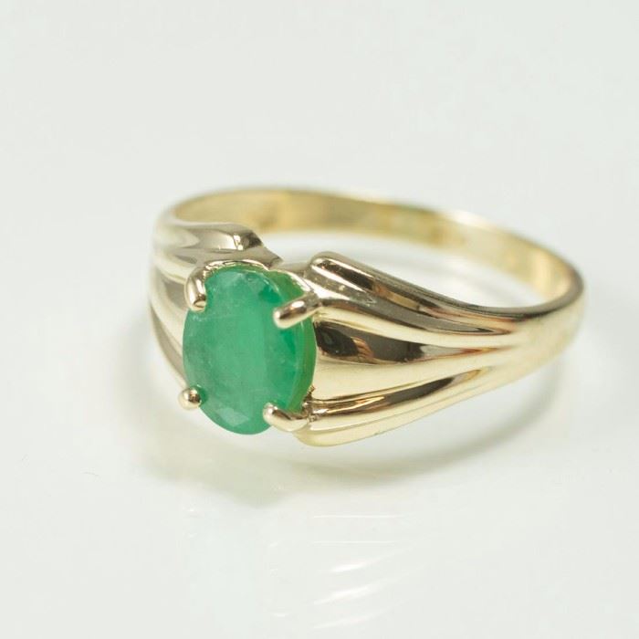 emerald-1.75-carat-oval-10k-gold-ring-vintage-mother's-day-auction-jewelry 
