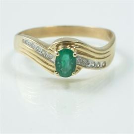 Vintage-14-karat-Gold-Natural-Emerald-Diamond-Ring 