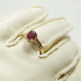 Vintage-Oval-Ruby-1-carat-10-karat-Gold-Ring 