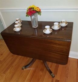 Duncan Phyfe Mahogany Drop Leaf table 