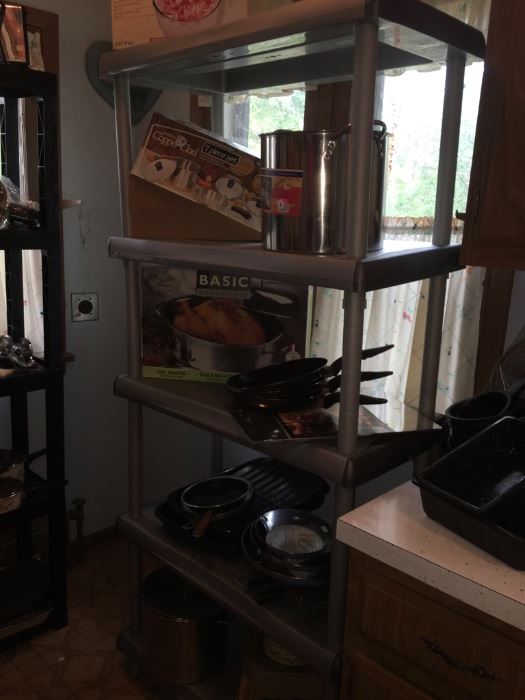 We have a diverse collection of bakeware and cookware! Get in here and get cooking!
