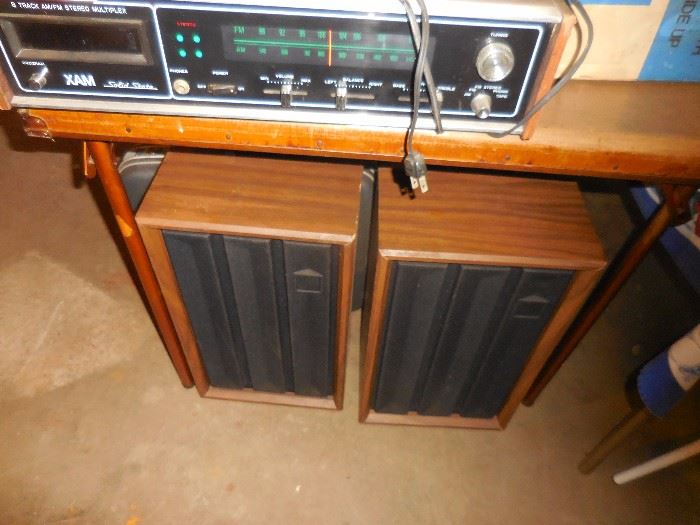 70's Stereo with Speakers