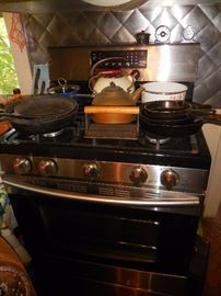 BRAND NEW (2016). Samsung Stainless Black Gas Stove/Oven/Warming Drawer. 
