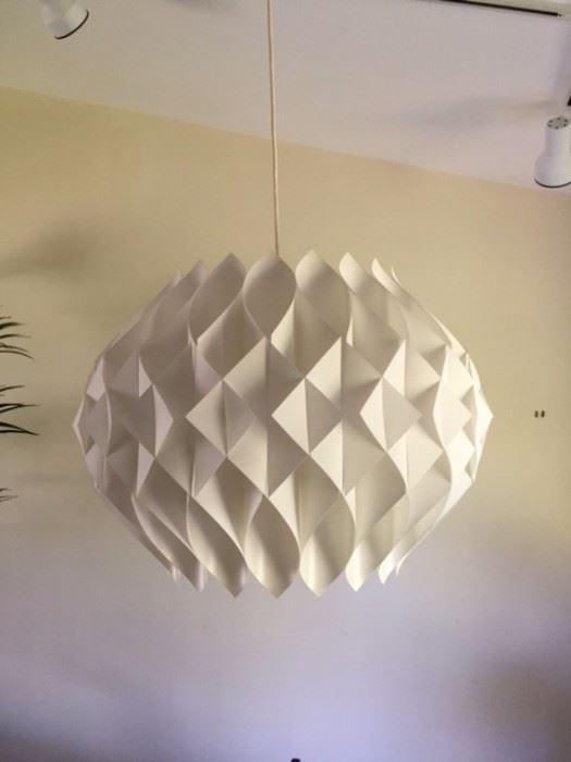 Wonderful Scandinavian Design pendant light! 40 years old and in great condition
