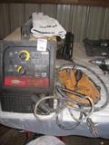 Northern Industrial MIG 135 Welder & 2 Pair of Gloves