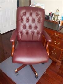 LEATHER AND WOOD EXECUTIVE CHAIR