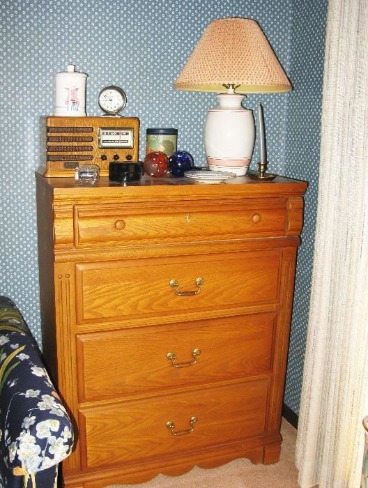nice oak chest of drawers
