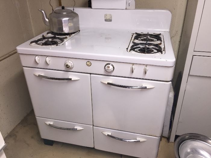 BUY IT NOW!!  Lot #106 - Vintage Universal Stove in great condition.  Not currently connected but had been working prior to that.  $250